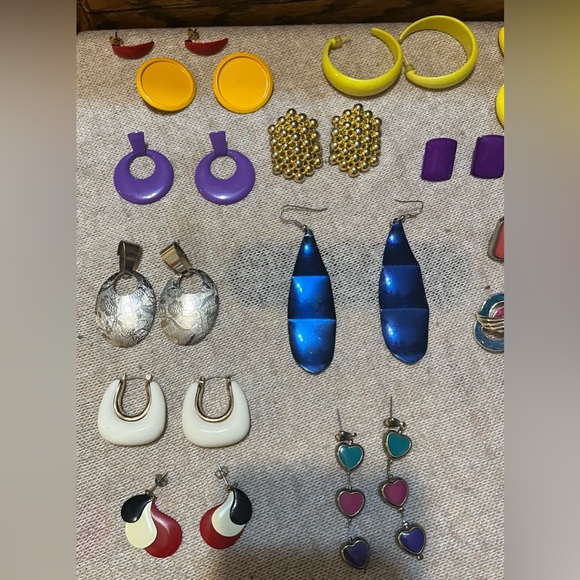 Vintage Fabulous 1980’s Fashion Pierced Earrings Metal & Ceramic (16 Pairs) - Picture 2 of 8